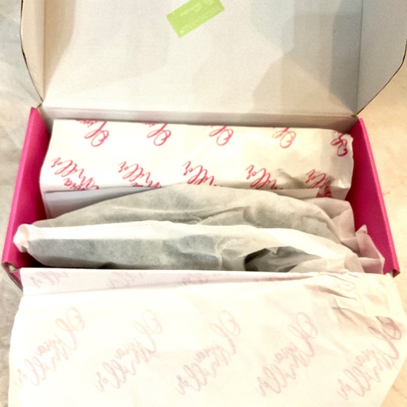 OLIVIA MILLER AQUARIUS BLACK PATENT LEATHER SQUARE TOE  MARY JANE SLIP ON SZ 8.5 - Picture 4 of 12